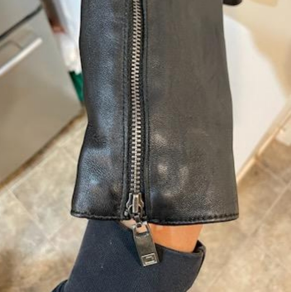 Black leather jacket with zebra lining - Picture 4 of 5